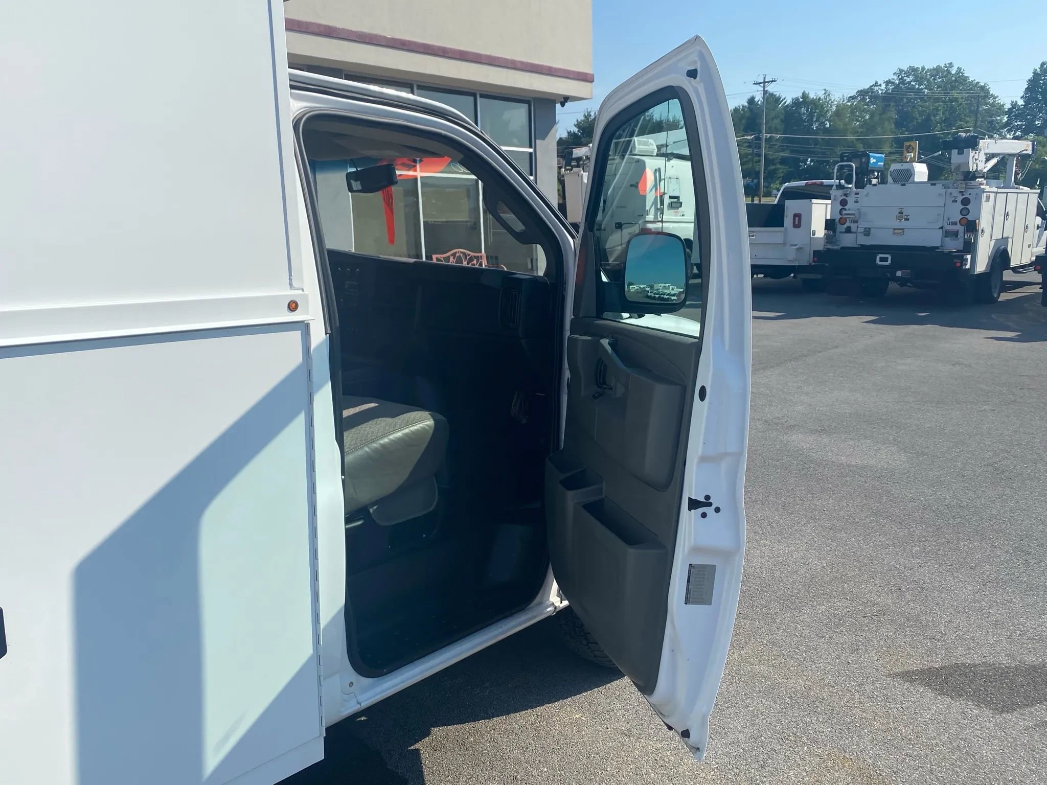 Used 2016 Chevrolet Express 3500 2D RWD image 17