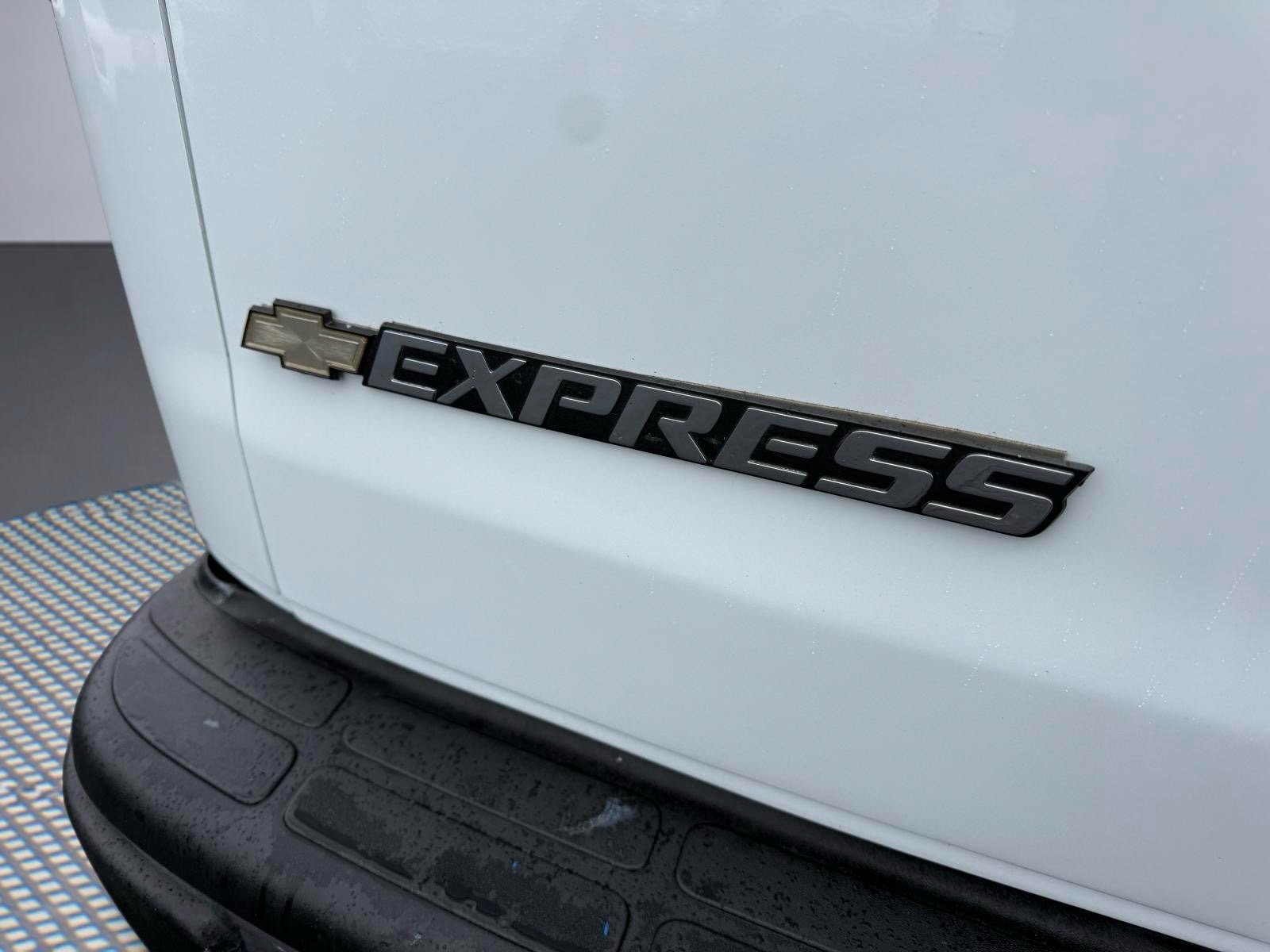 Used 2021 Chevrolet Express 3500 w/ Driver Convenience Package RWD image 6
