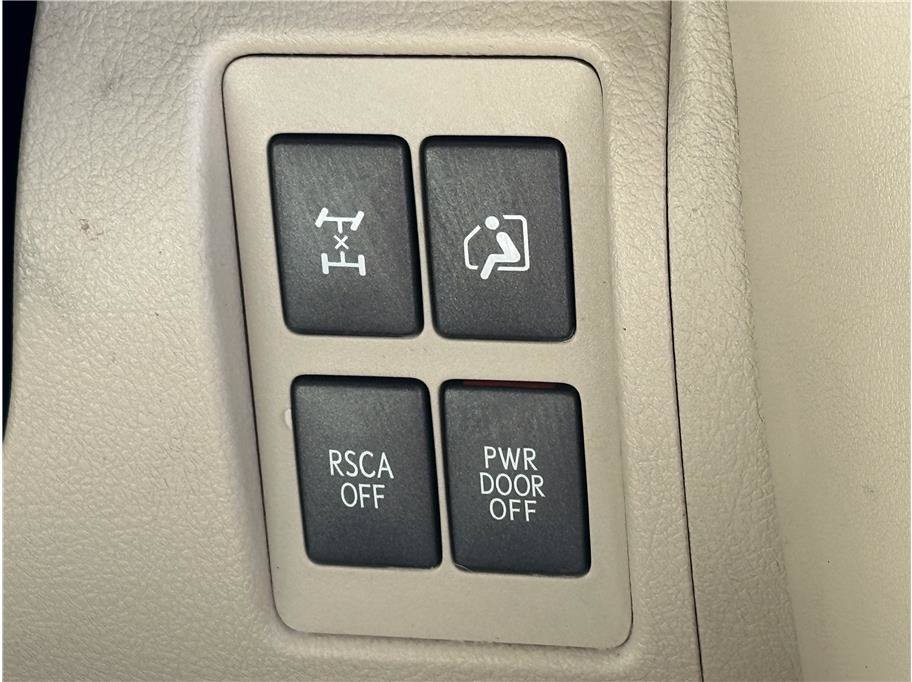 Used 2013 Lexus LX 570 4WD w/ Luxury Pkg image 29
