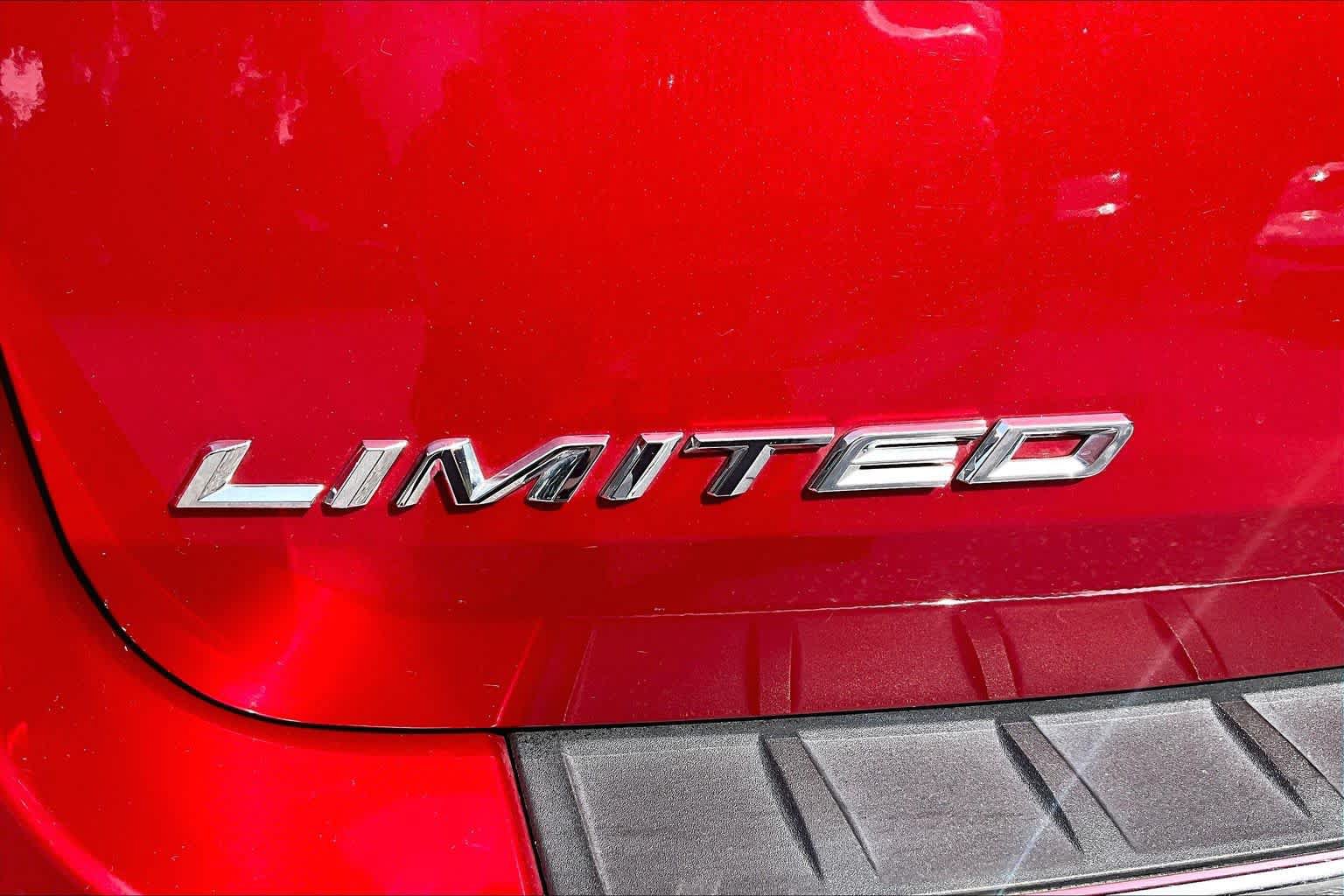 Used 2021 Ford Explorer Limited w/ Equipment Group 301A AWD/4WD image 10