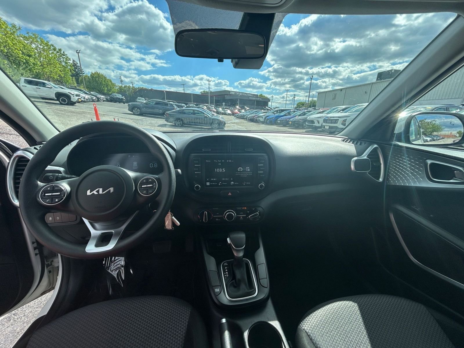 Used 2025 Kia Soul LX w/ LX Technology Package FWD image 28