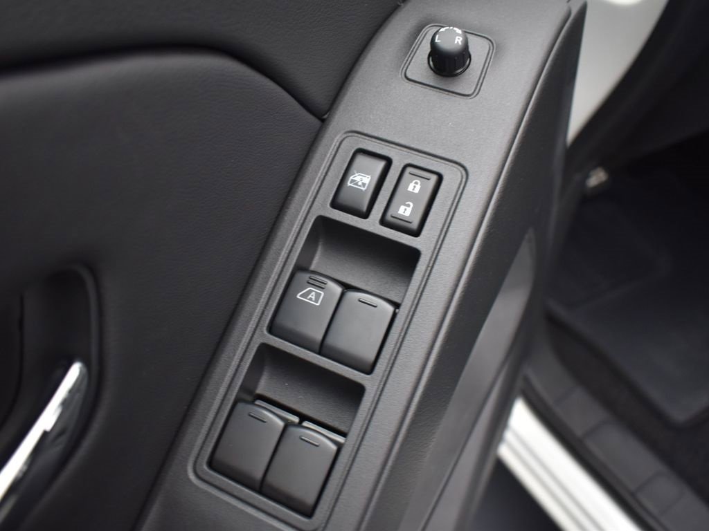 Certified 2025 Nissan Frontier SV image 5