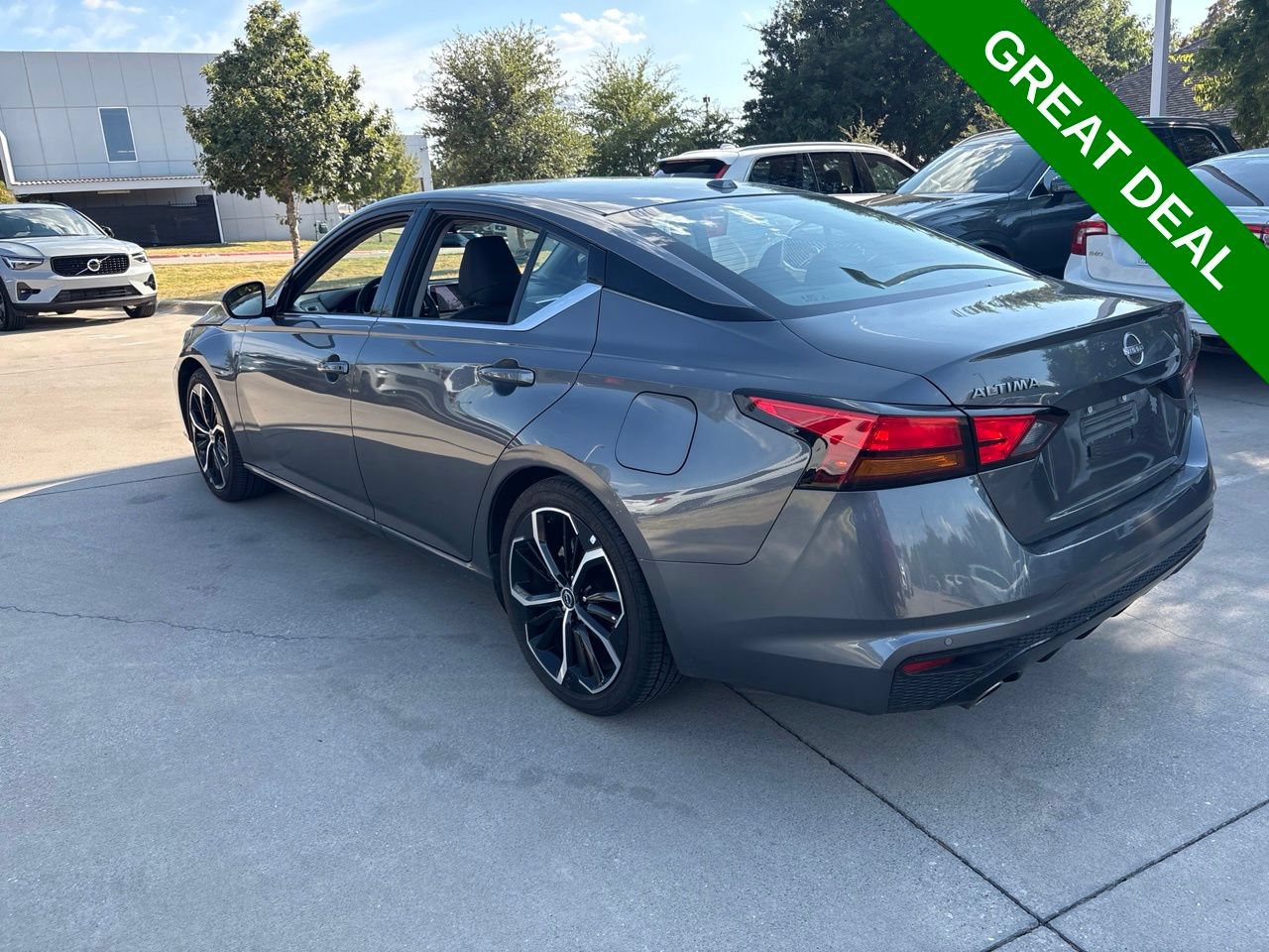 Used 2025 Nissan Altima 2.5 SR FWD image 7