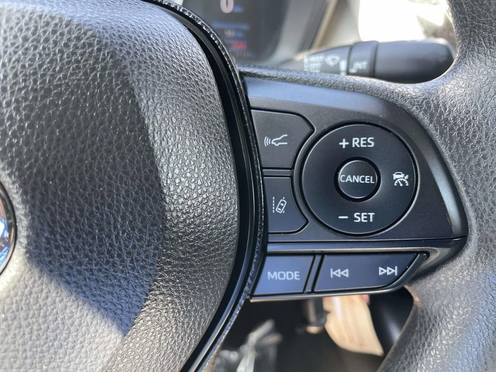 Used 2020 Toyota Corolla LE image 31