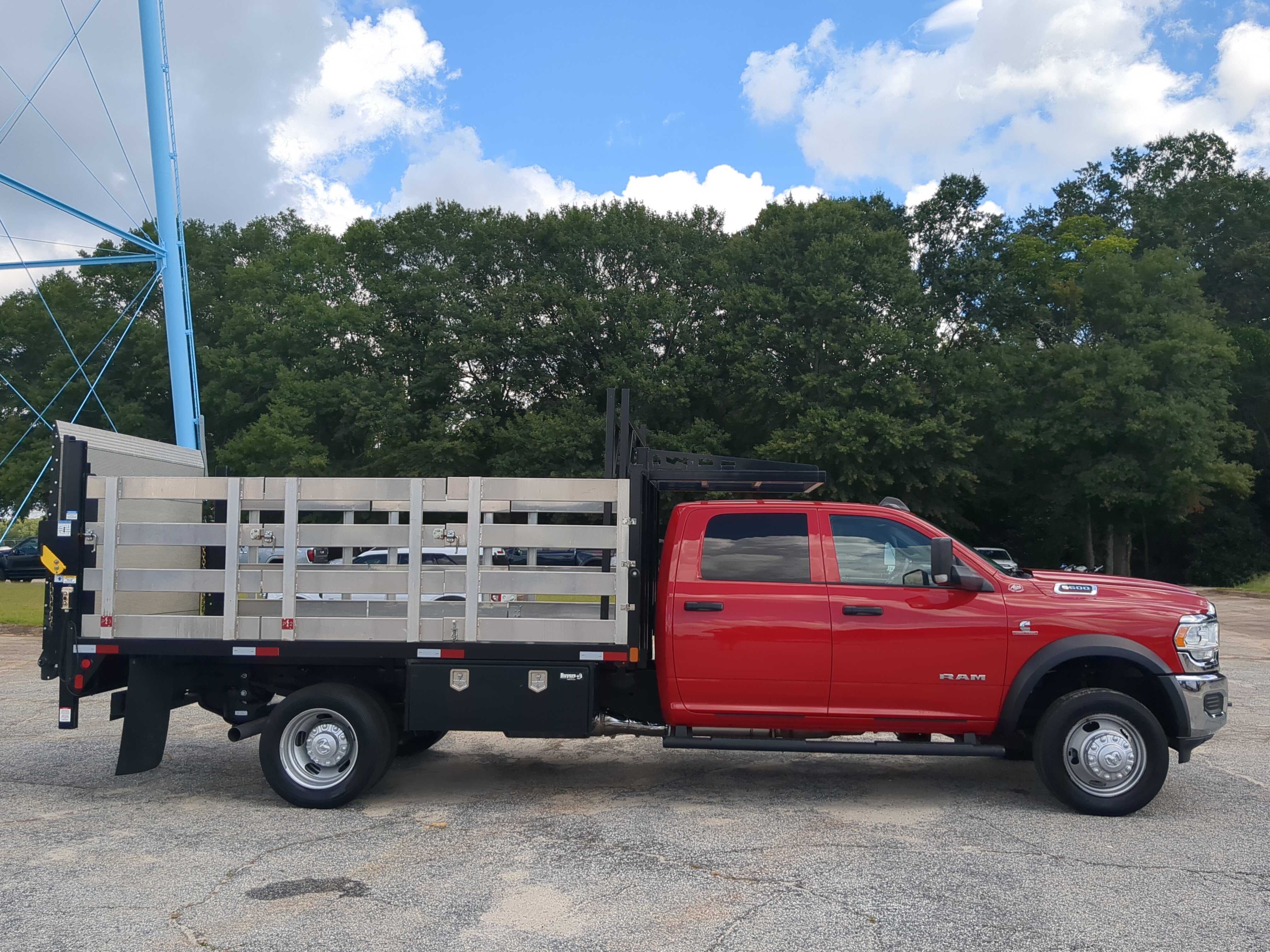 Used 2022 RAM 5500 Tradesman w/ Chrome Appearance Group RWD image 2