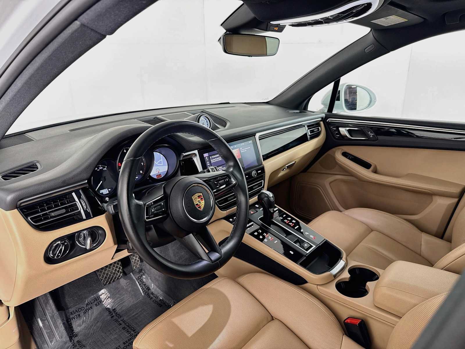 Used 2023 Porsche Macan Turbo AWD/4WD image 9