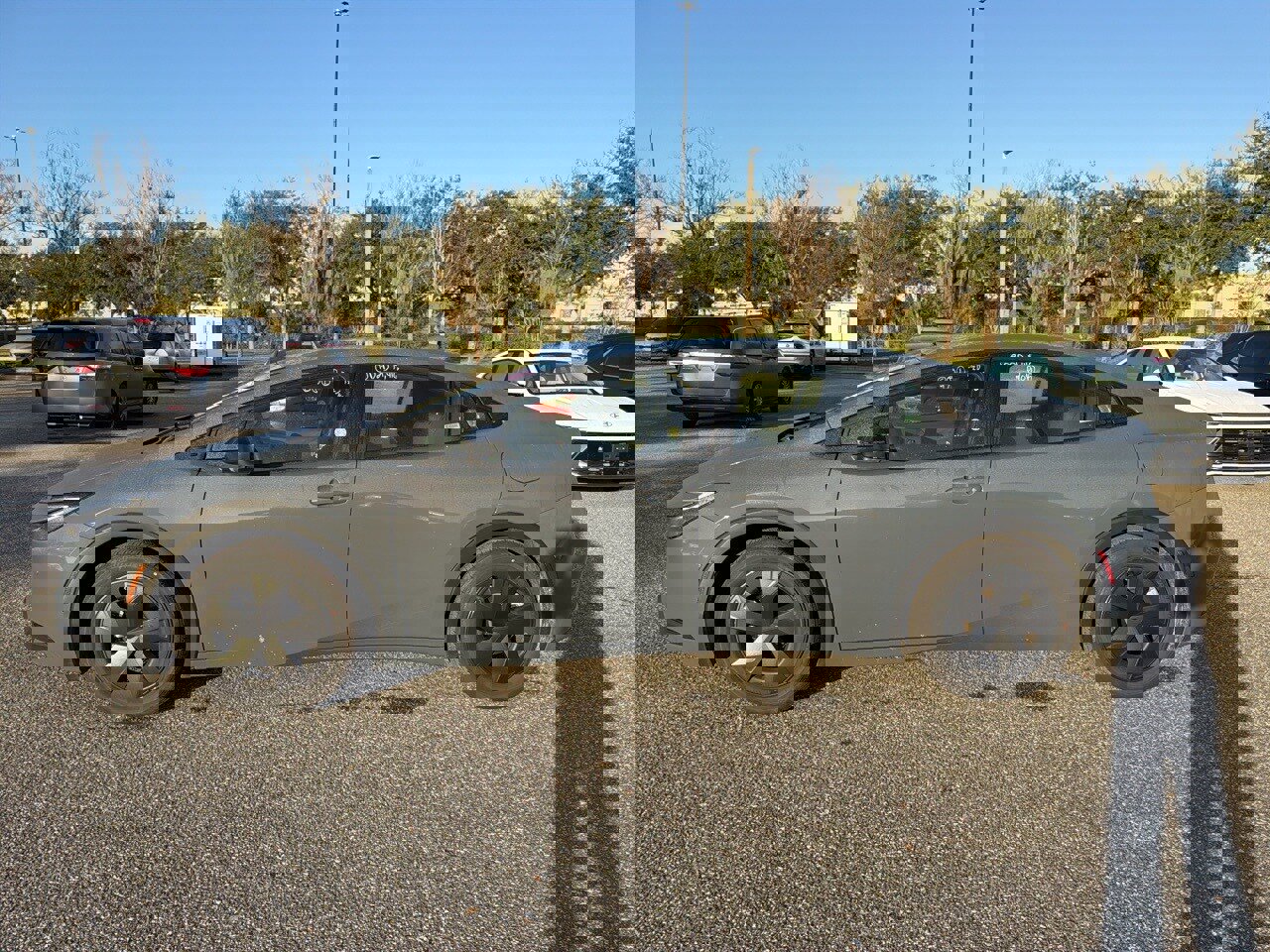 Used 2025 Toyota Prius LE image 2