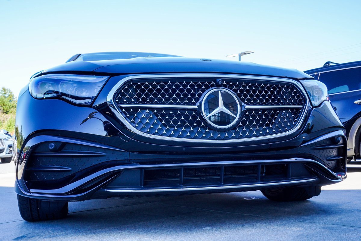 Used 2024 Mercedes-Benz E 350 4MATIC Sedan image 7