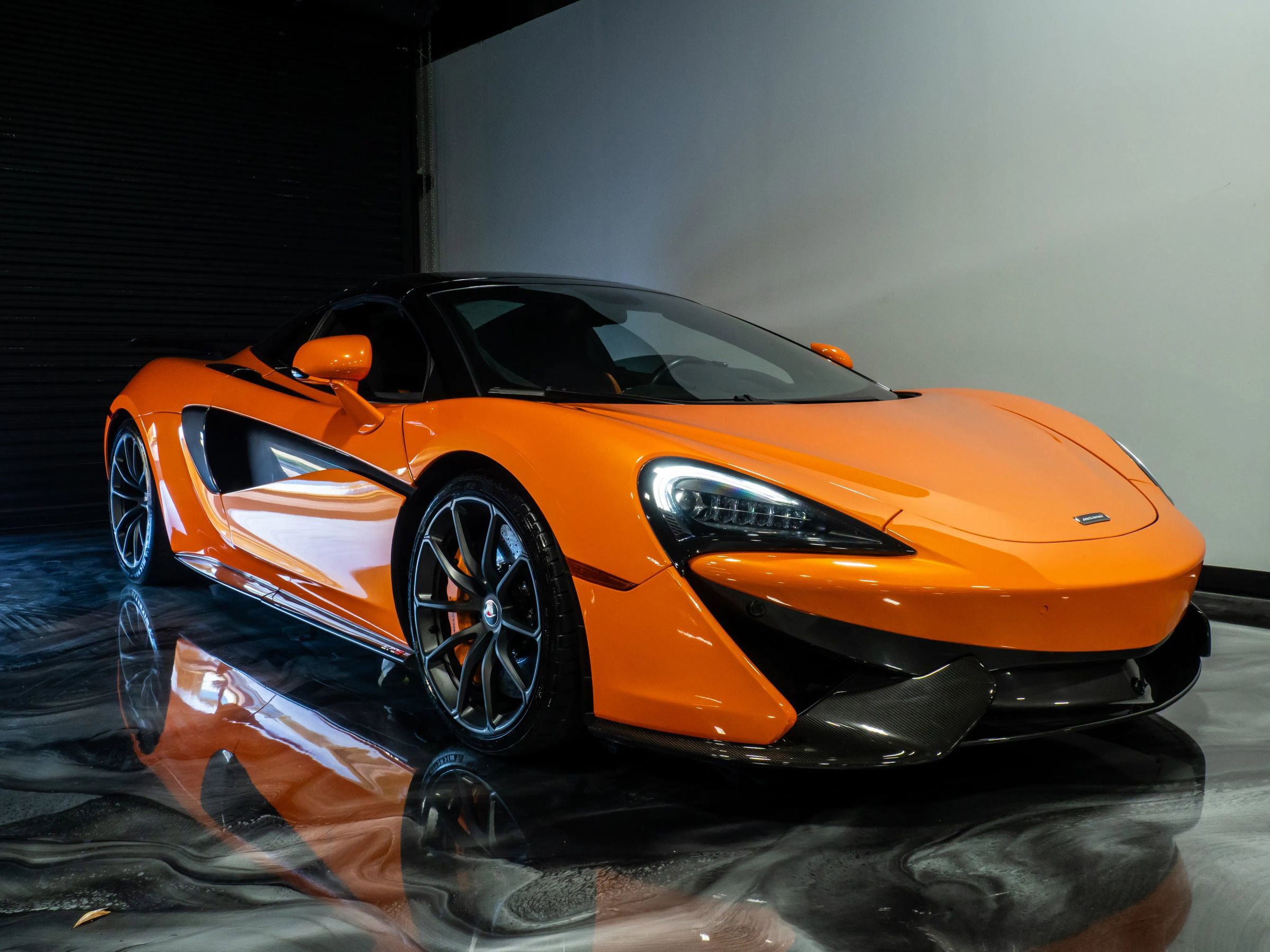Used 2018 McLaren 570S Spider image 4