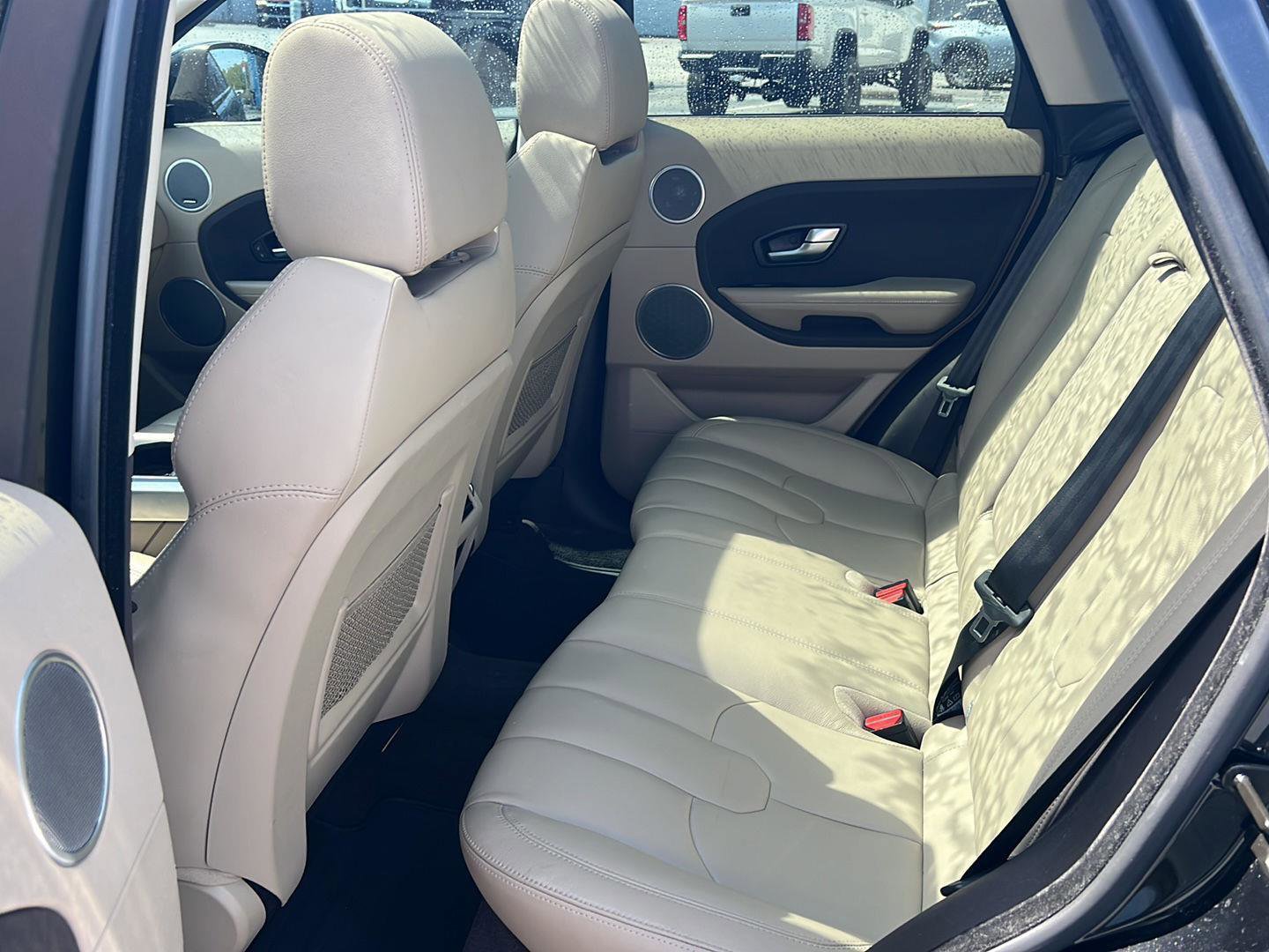 Used 2015 Land Rover Range Rover Evoque Pure Premium image 11