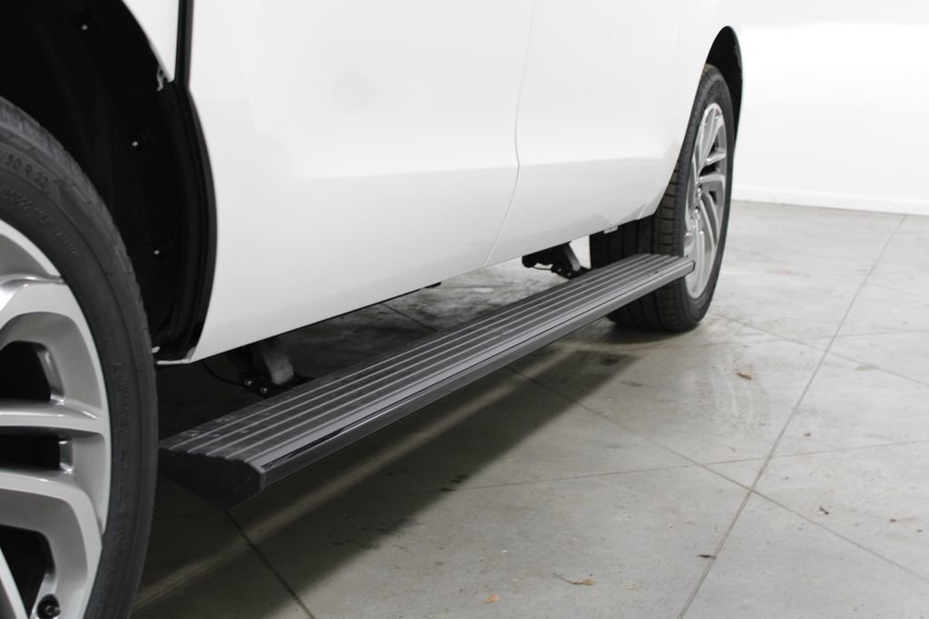 New 2026 Lincoln Navigator L Reserve AWD/4WD image 13