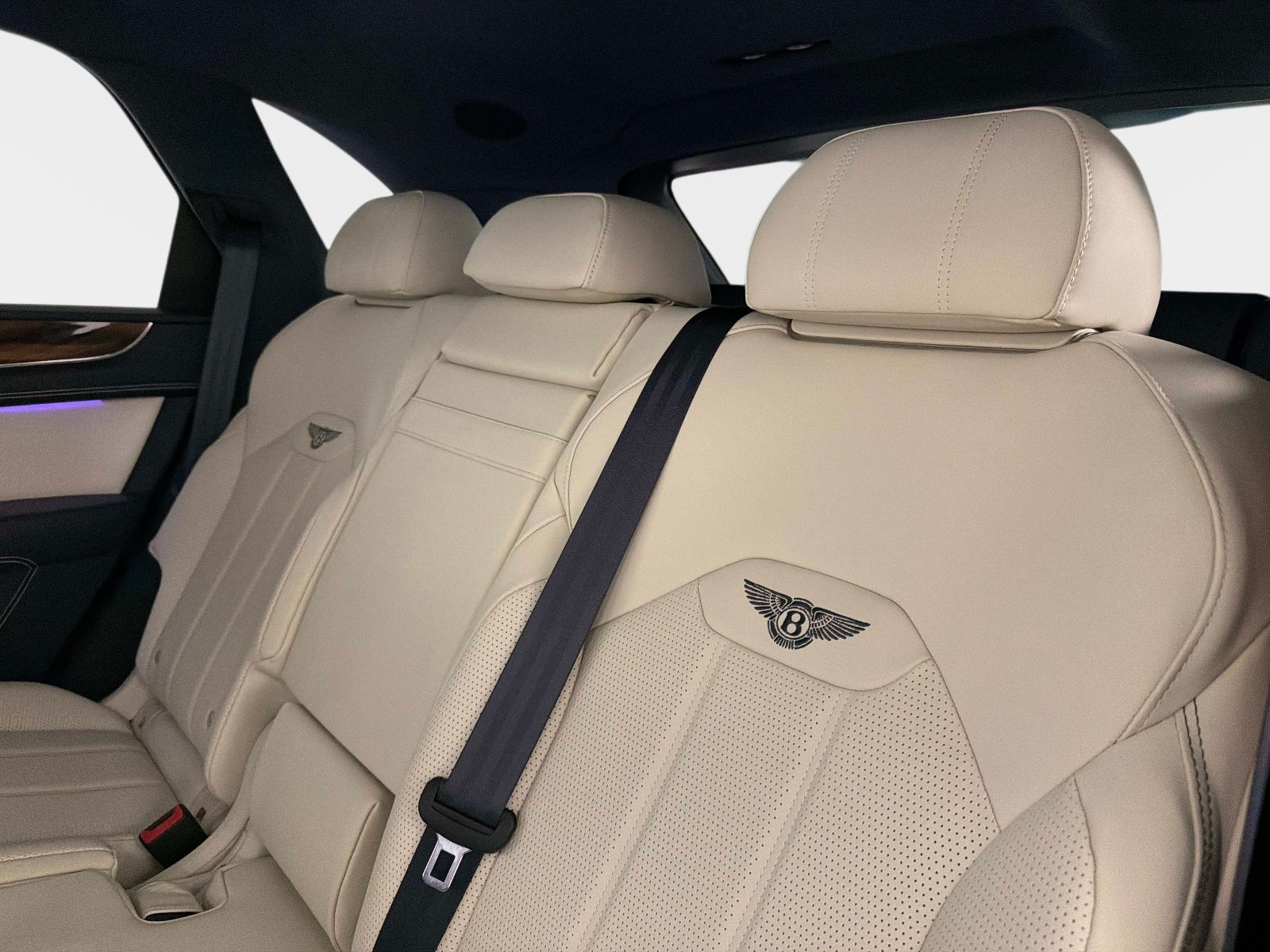Used 2024 Bentley Bentayga AWD/4WD image 34