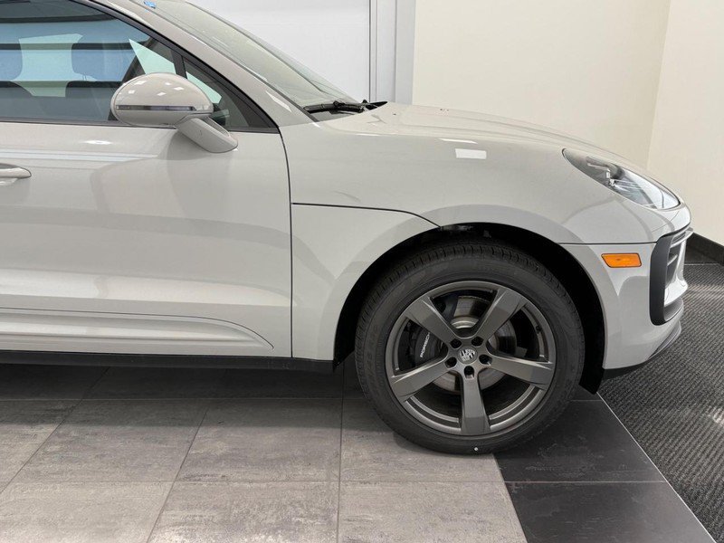 New 2026 Porsche Macan AWD/4WD image 9