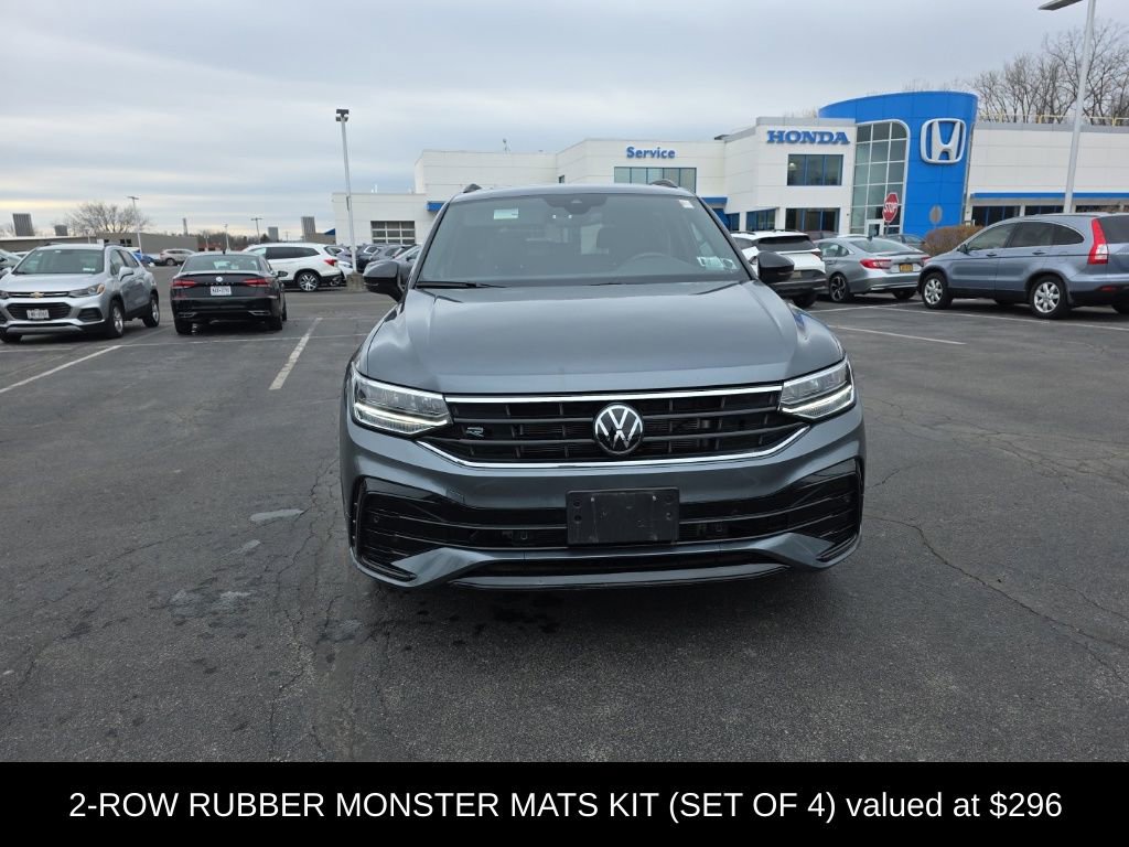 Used 2024 Volkswagen Tiguan SE R-Line image 2
