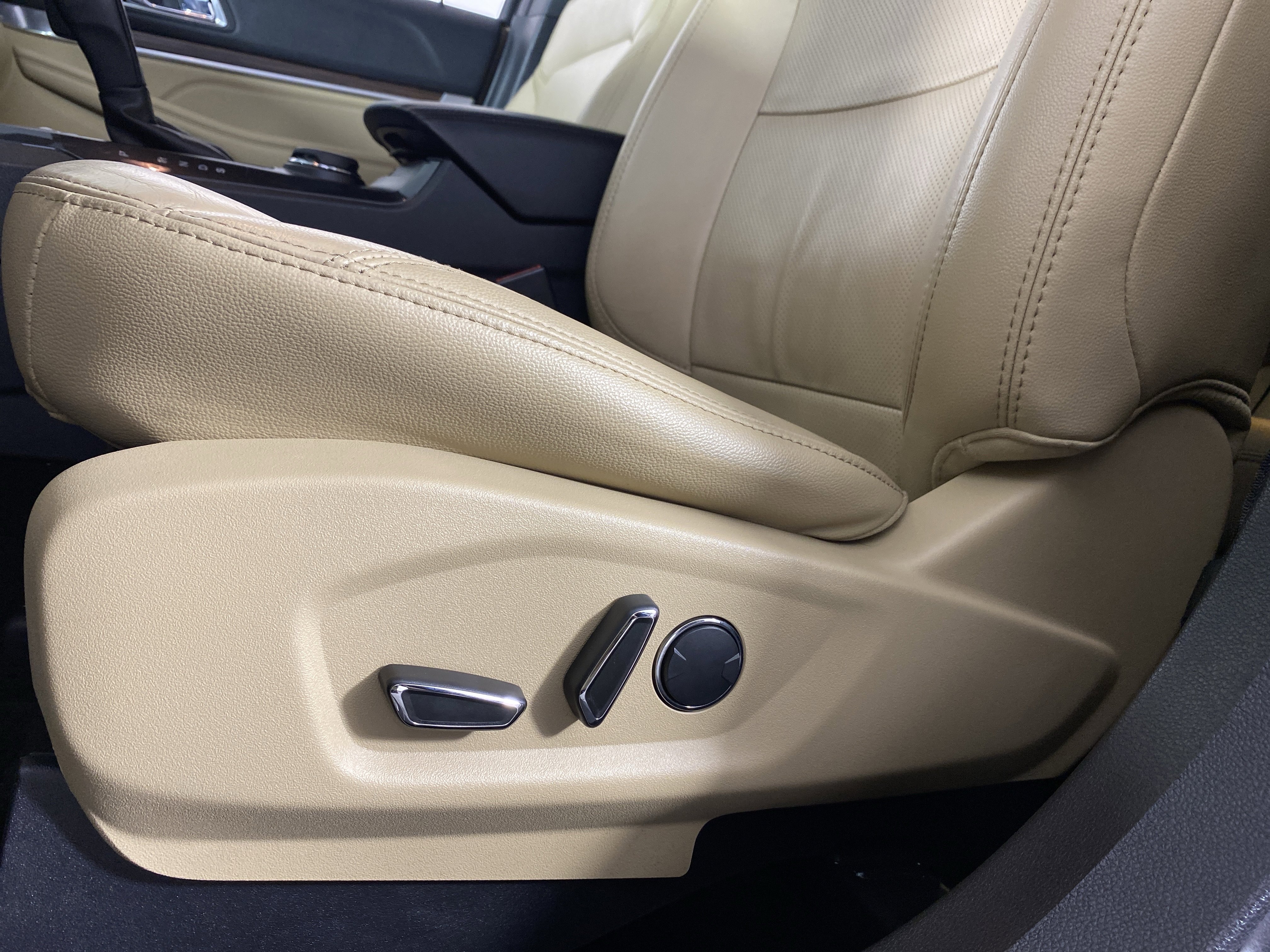 Used 2017 Ford Explorer Limited AWD/4WD image 18