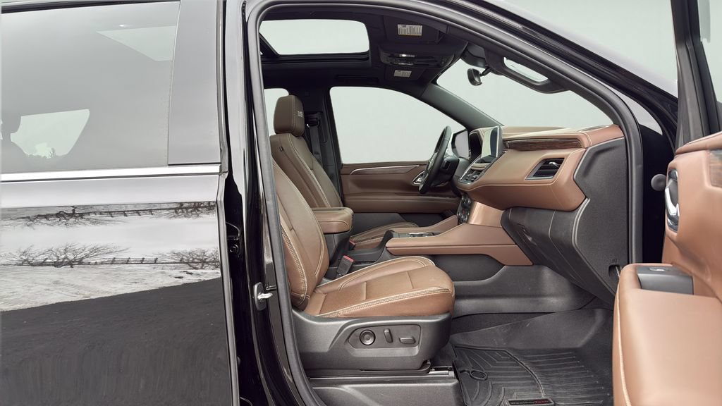 Used 2023 Chevrolet Tahoe High Country w/ LPO, Illumination Package AWD/4WD image 12