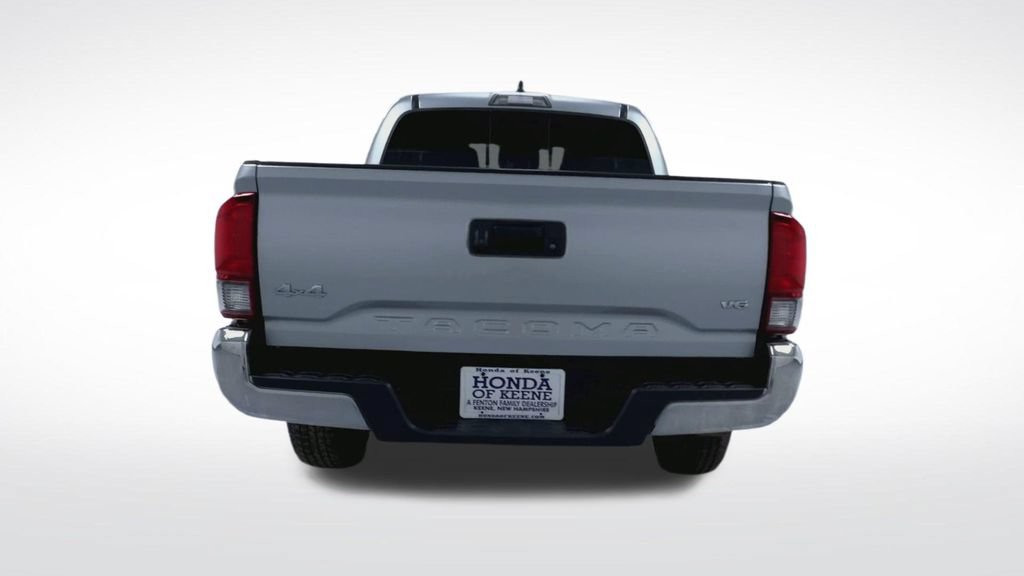 Used 2022 Toyota Tacoma SR5 AWD/4WD image 9