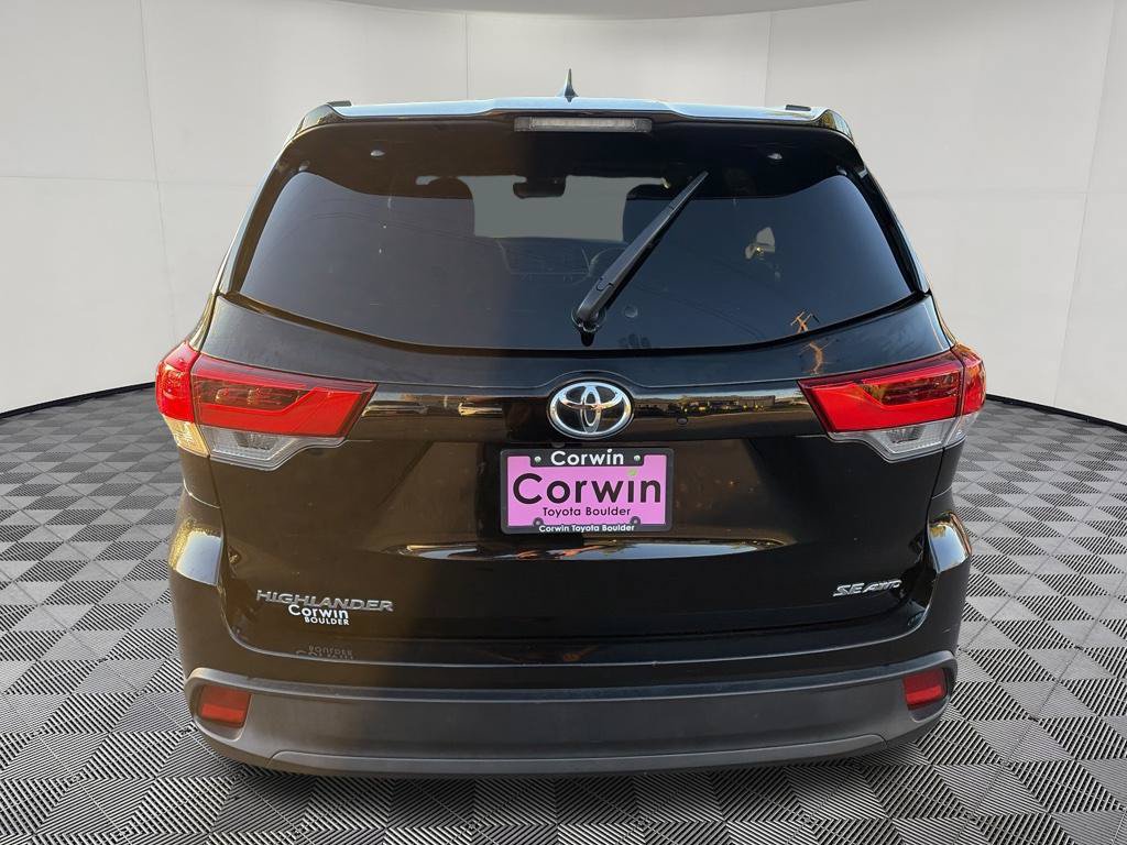 Used 2018 Toyota Highlander SE w/ Carpet Mat Package (TMS) AWD/4WD image 8