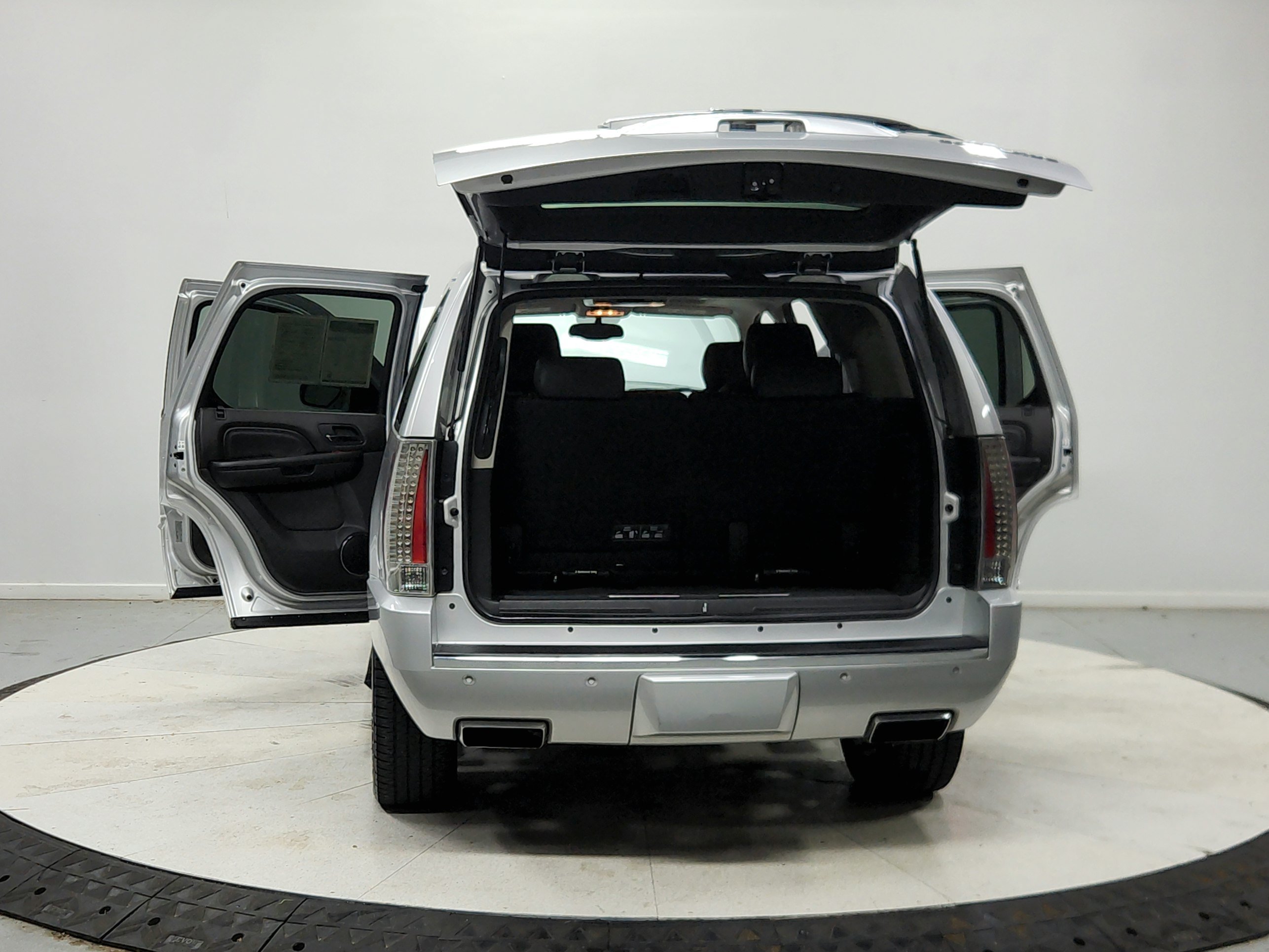 Used 2014 Cadillac Escalade Premium RWD image 15