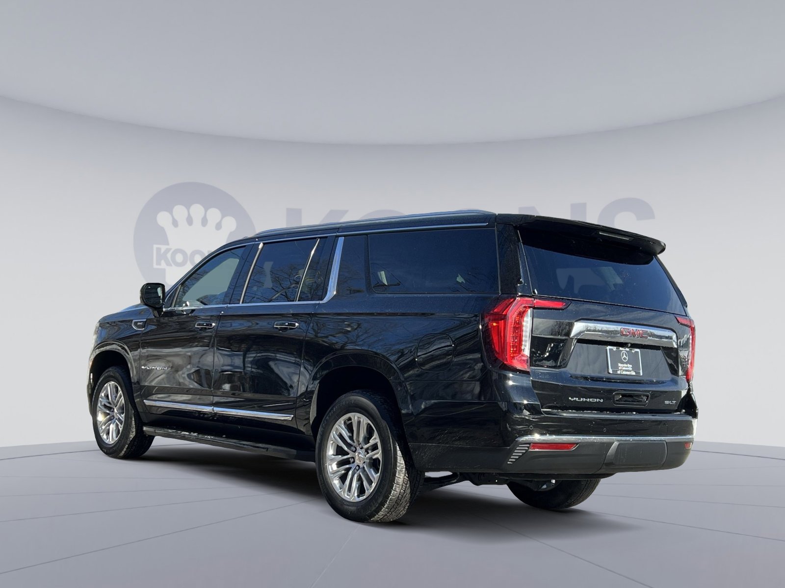 Used 2023 GMC Yukon XL SLT image 4