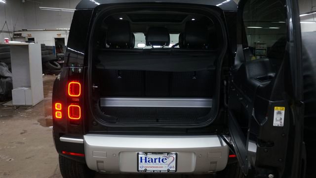 Used 2023 Land Rover Defender 90 S image 31