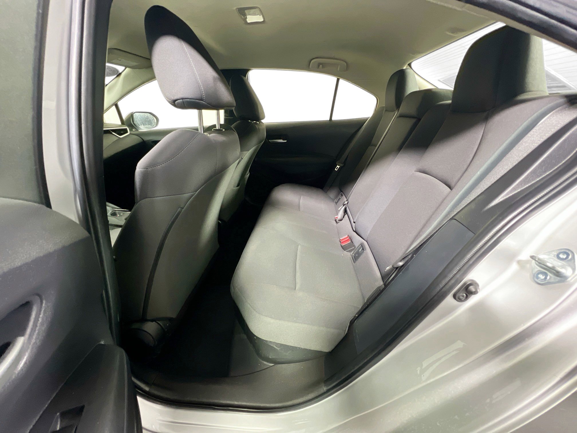 Used 2021 Toyota Corolla LE image 28