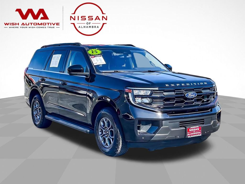 Used 2025 Ford Expedition Active RWD image 4