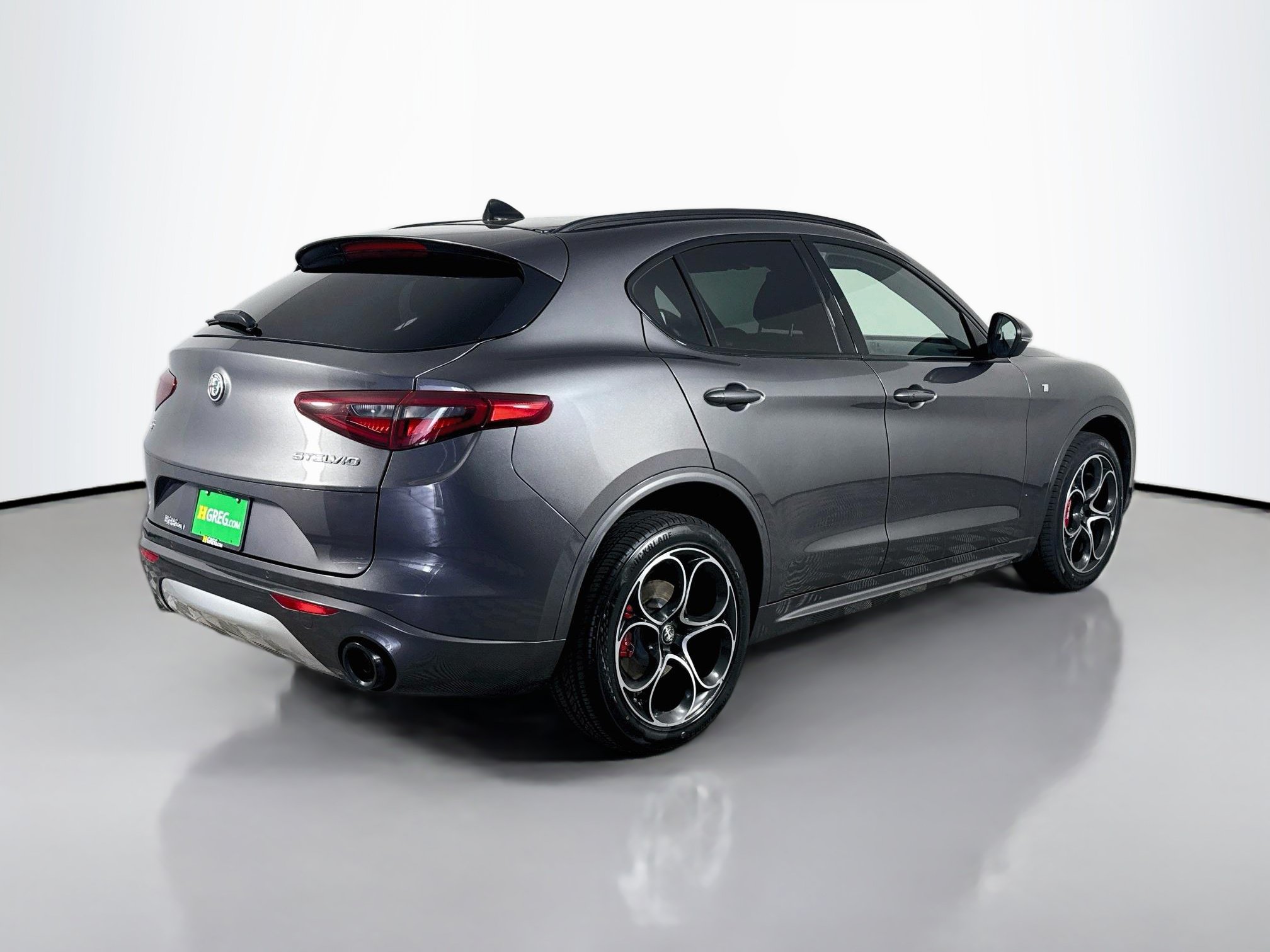 Used 2023 Alfa Romeo Stelvio Ti AWD/4WD image 10