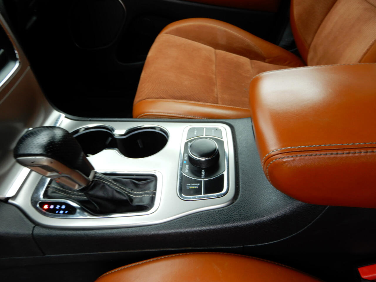 Used 2017 Jeep Grand Cherokee SRT image 15