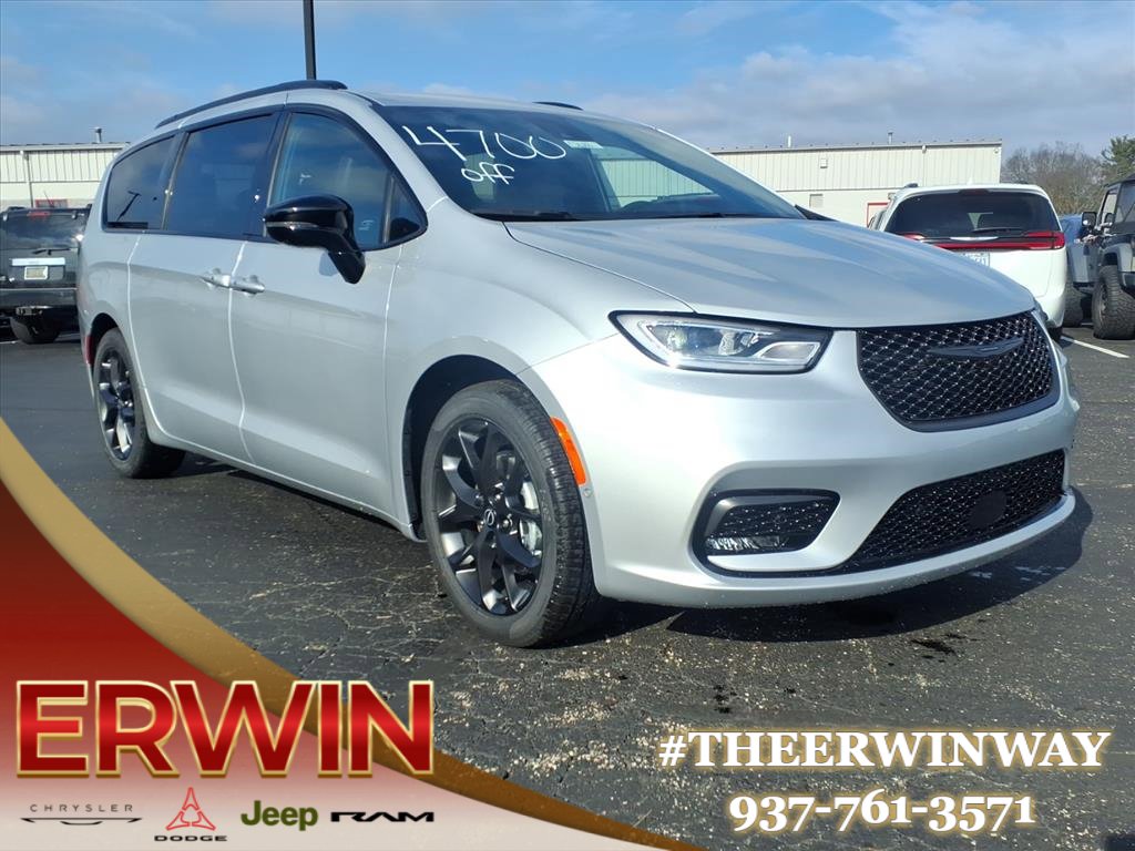 New 2026 Chrysler Pacifica Select w/ S Appearance Package image 1