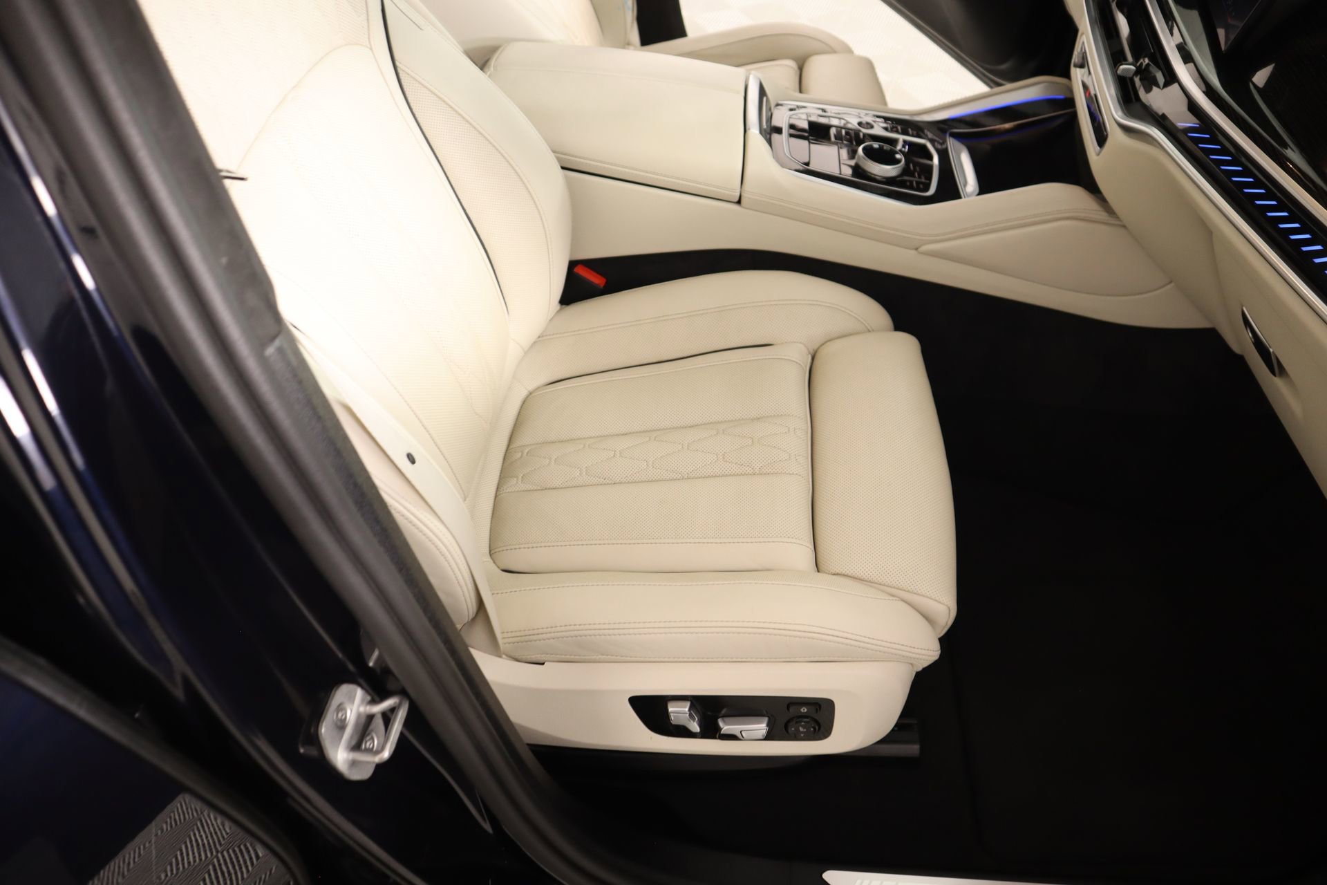 Used 2026 BMW X6 M60i image 14