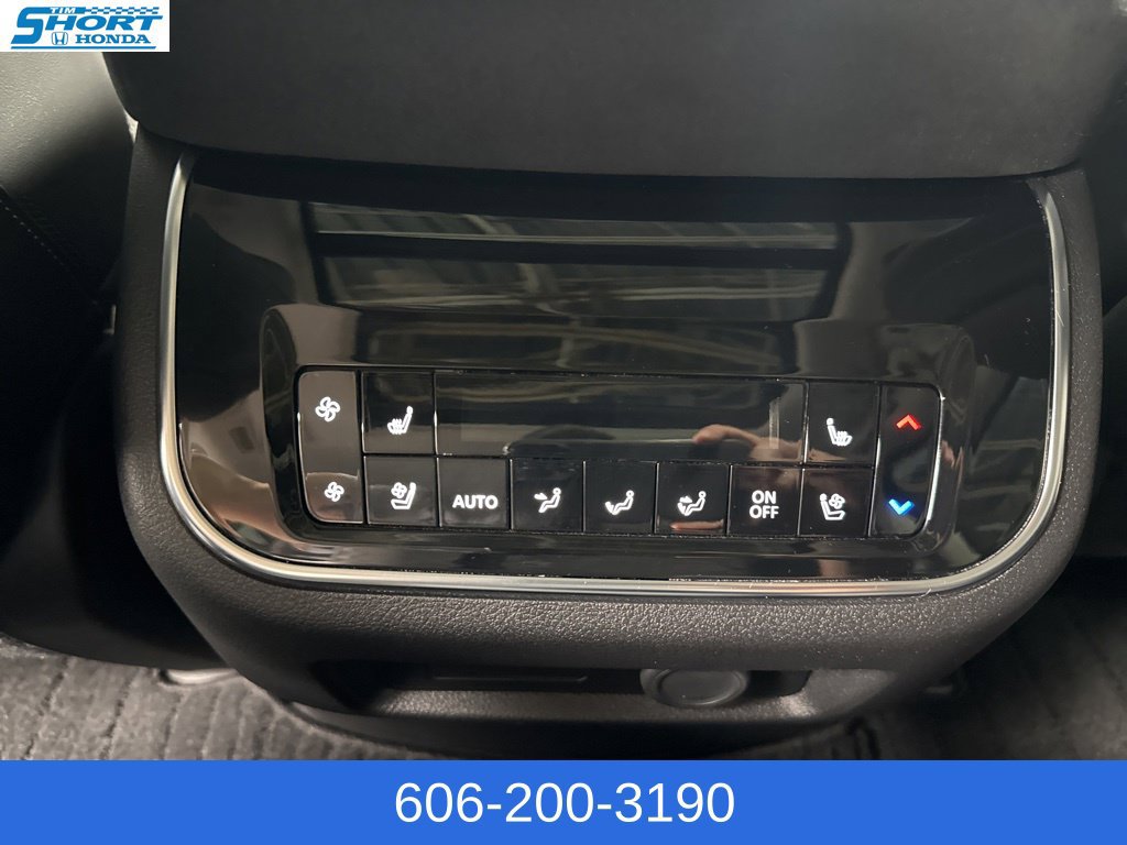 Used 2025 INFINITI QX80 Sensory AWD/4WD image 17