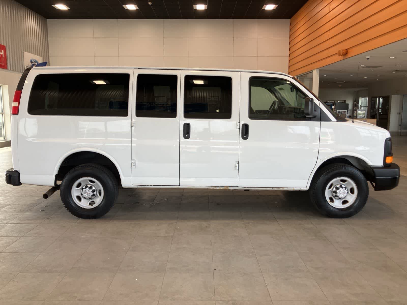 Used 2015 Chevrolet Express 3500 RWD image 4