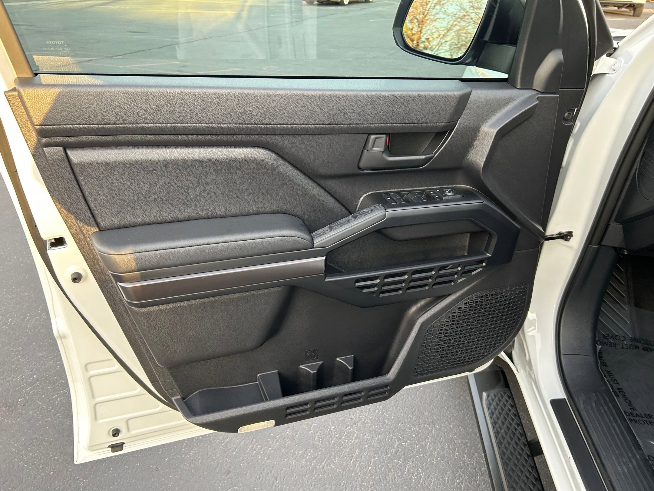 Certified 2025 Toyota 4Runner SR5 image 9