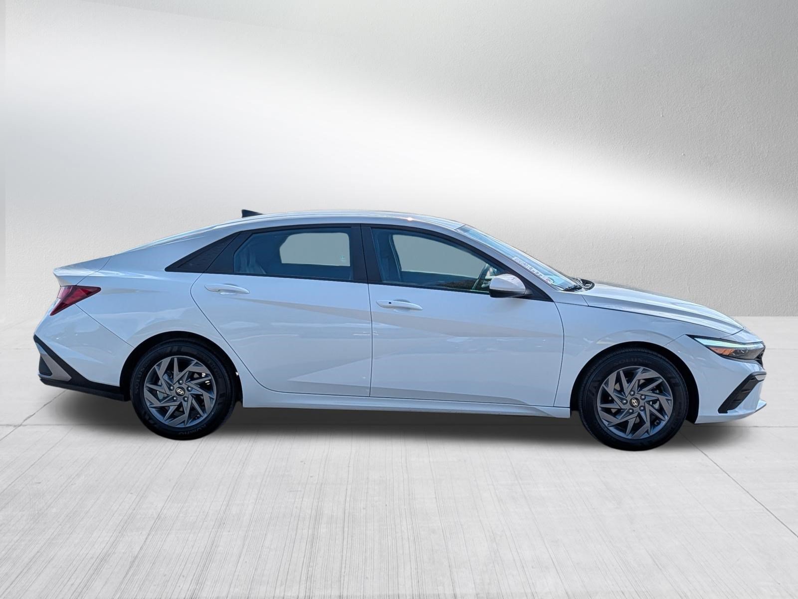 Certified 2024 Hyundai Elantra SEL FWD image 8
