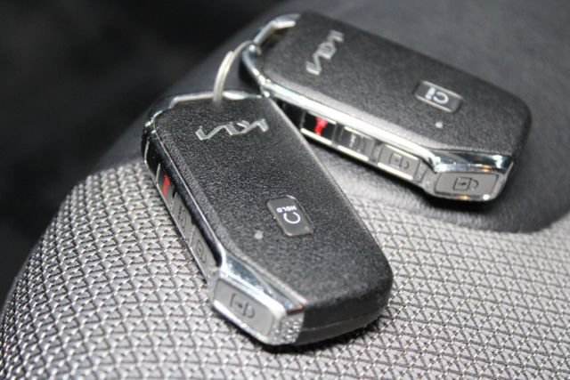 Used 2022 Kia Niro EX FWD image 17