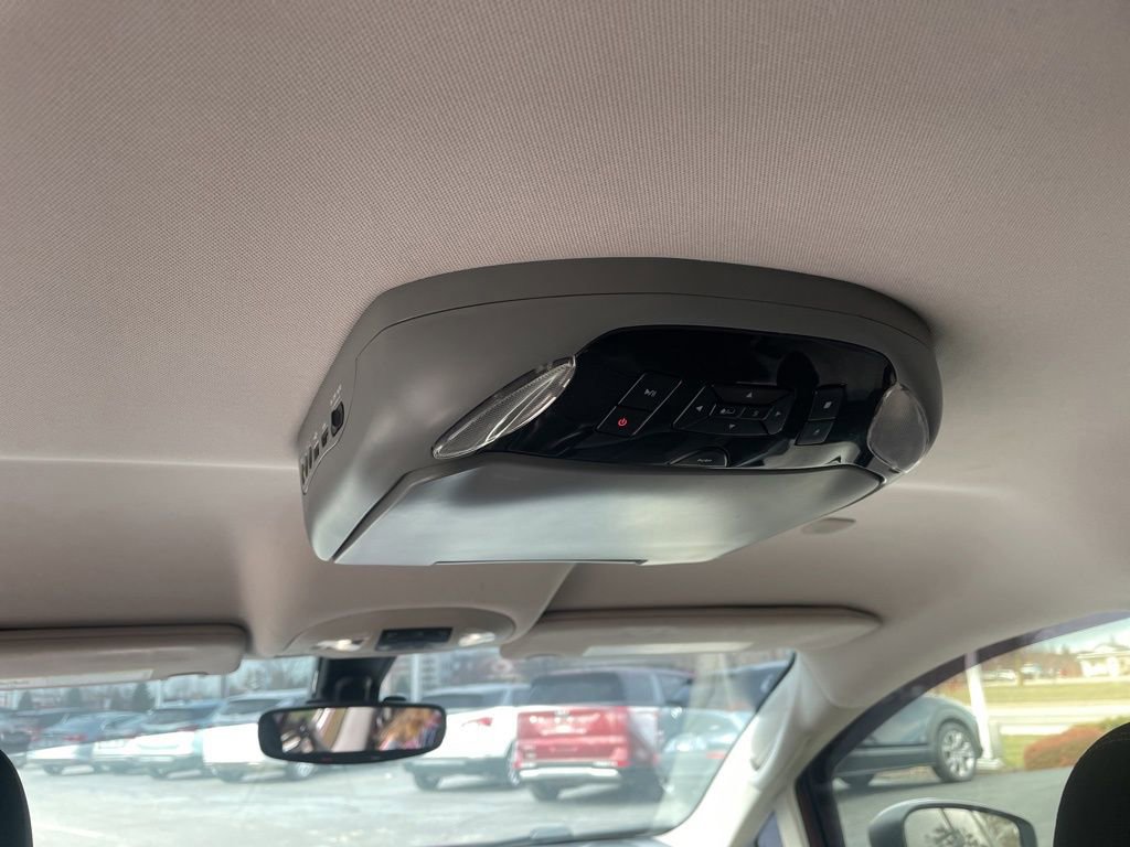 Used 2017 Chrysler Pacifica Touring w/ Tire & Wheel Group image 30