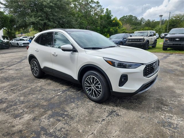 New 2026 Ford Escape SE w/ PHEV Premium Package