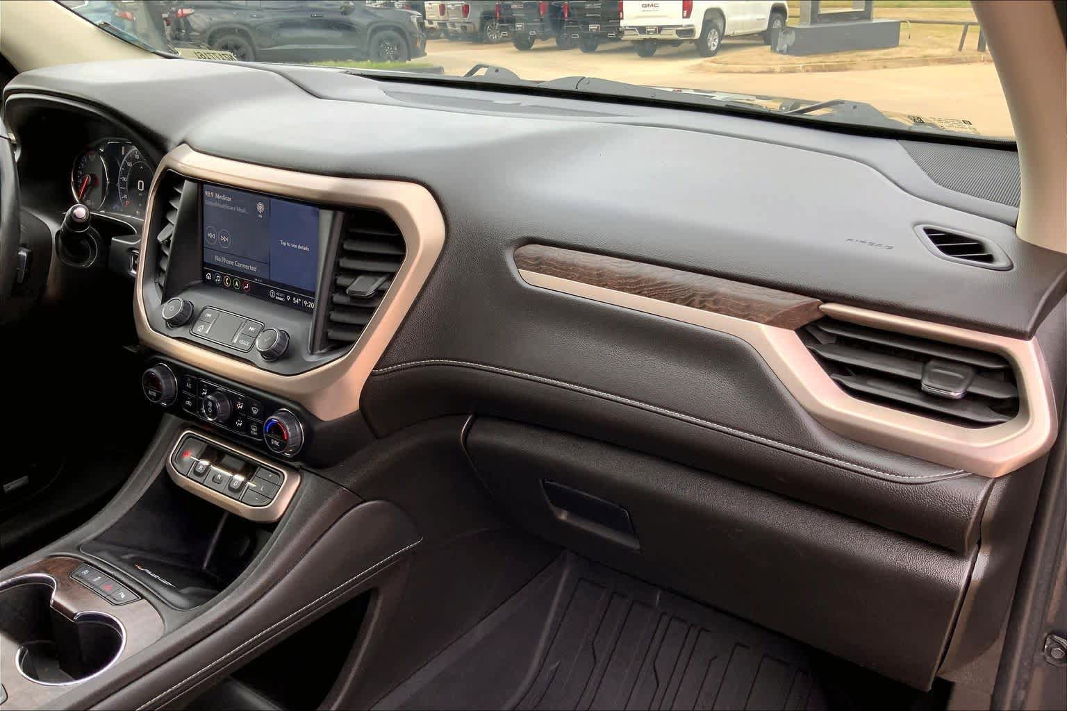 Used 2022 GMC Acadia Denali w/ Denali Technology Package FWD image 15