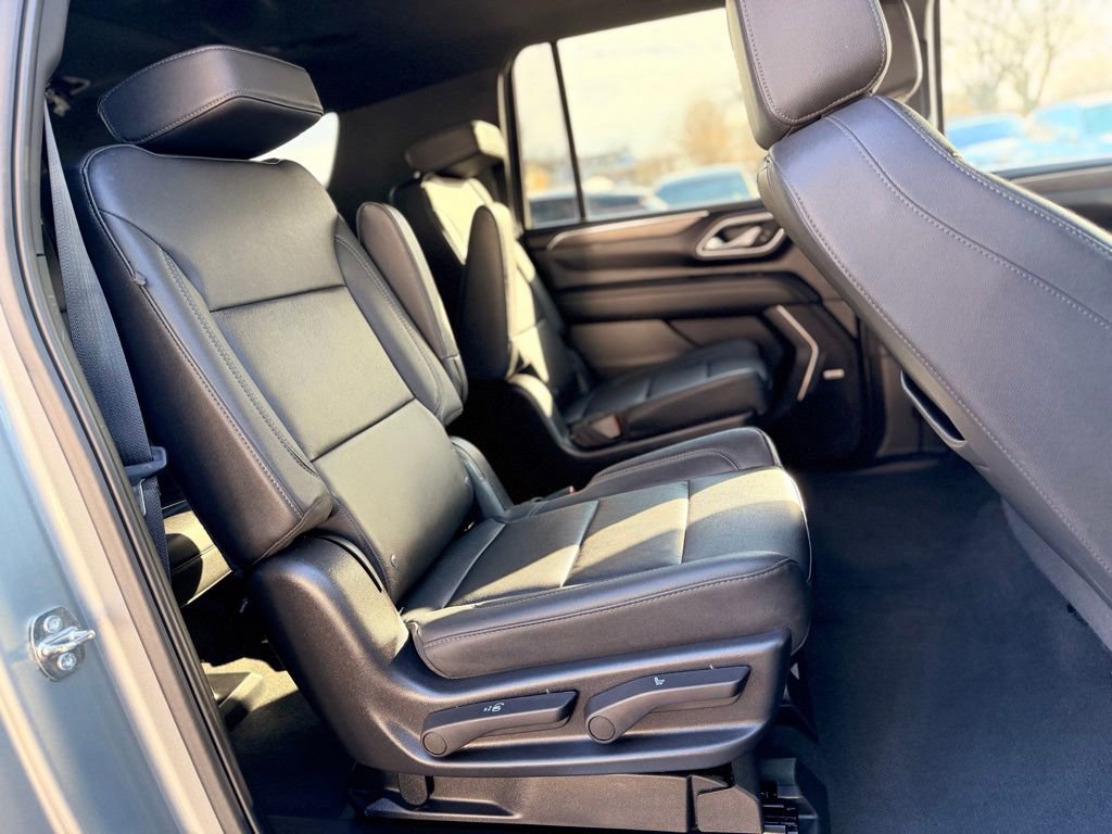 Used 2023 Chevrolet Suburban Z71 w/ Luxury Package image 15