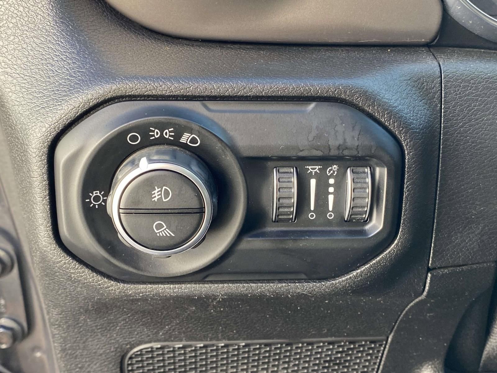 Used 2021 Jeep Gladiator Sport image 18