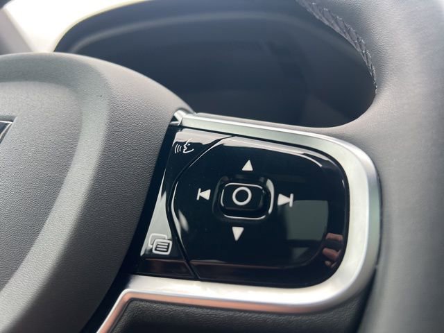 Certified 2023 Volvo XC60 B5 Plus w/ Climate Package image 33