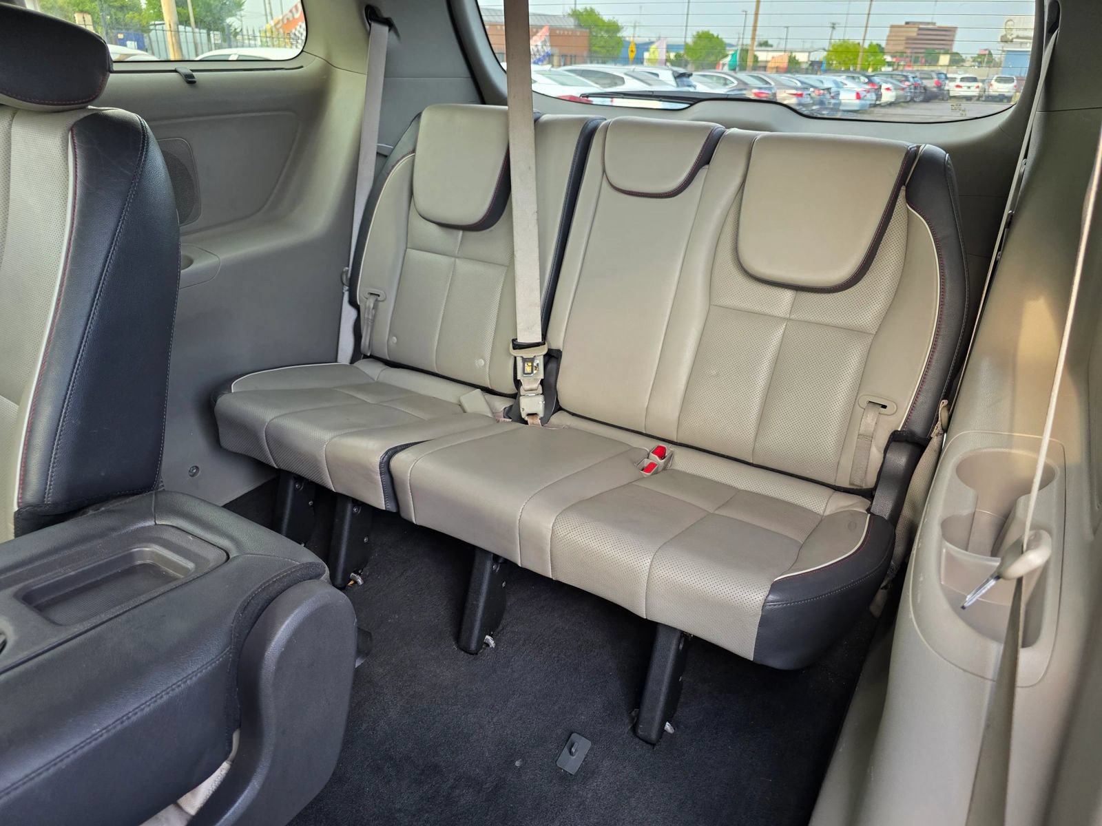 Used 2017 Kia Sedona LX w/ LX Essentials Premium Package FWD image 13
