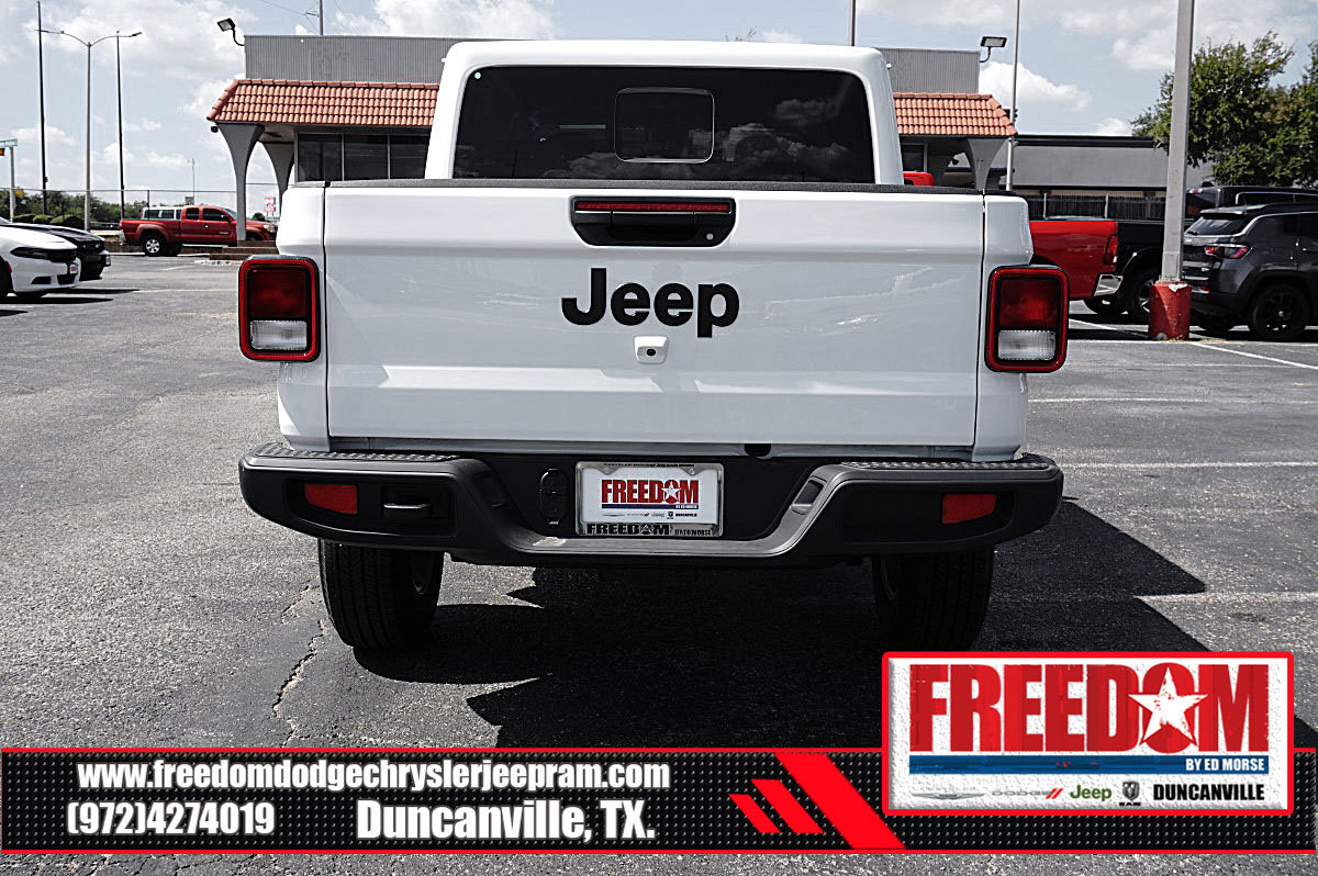 New 2025 Jeep Gladiator Sport image 4