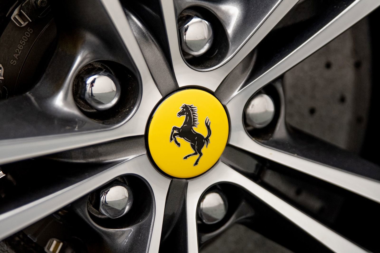 Used 2018 Ferrari GTC4Lusso AWD/4WD image 41