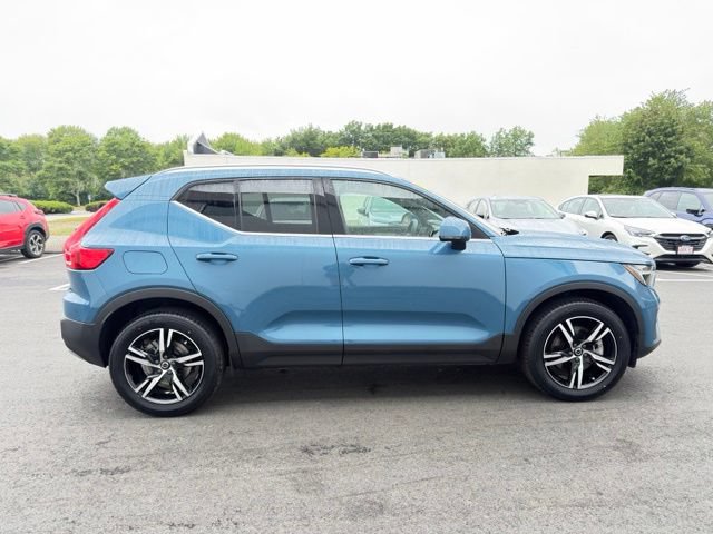 Used 2024 Volvo XC40 B5 Core AWD/4WD image 5