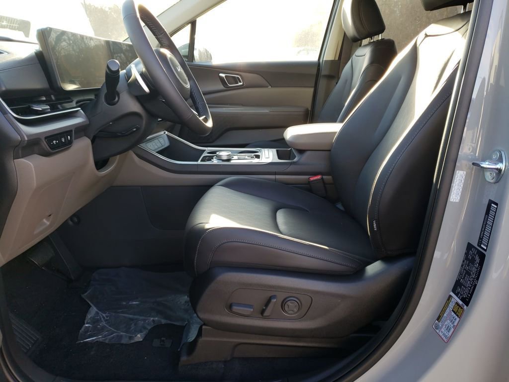 New 2026 Kia Carnival EX FWD image 15