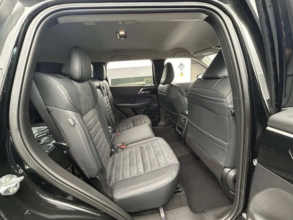 New 2026 Mitsubishi Outlander SE FWD image 11