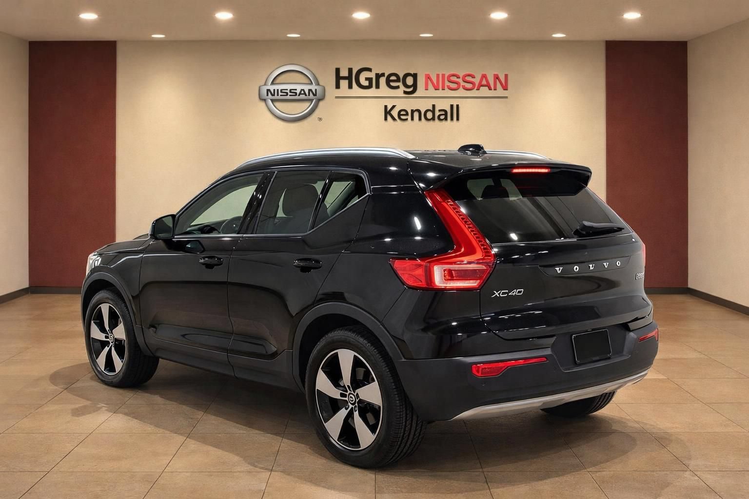 Used 2020 Volvo XC40 T5 Momentum w/ Protection Package AWD/4WD image 2