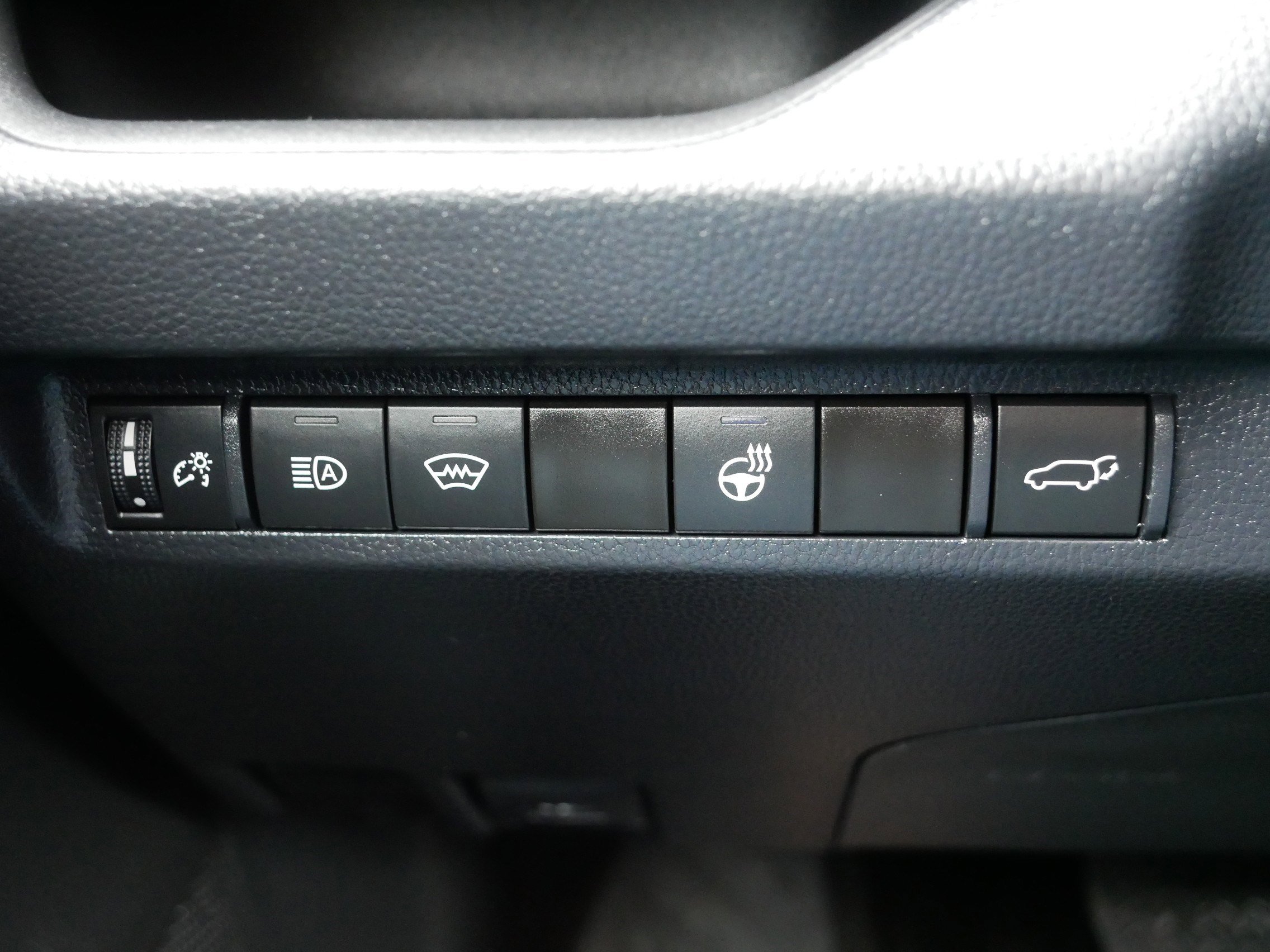 Used 2023 Toyota RAV4 XLE w/ Convenience Package image 26